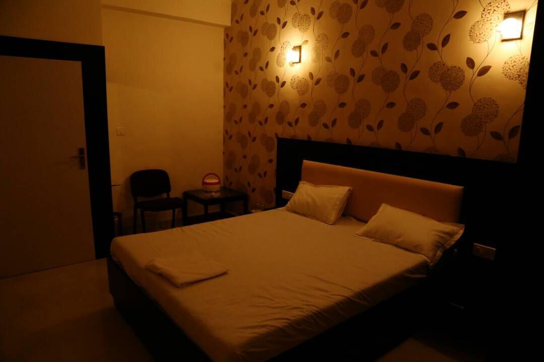 Virat Hotel & Guest House Radhanpur Exterior photo